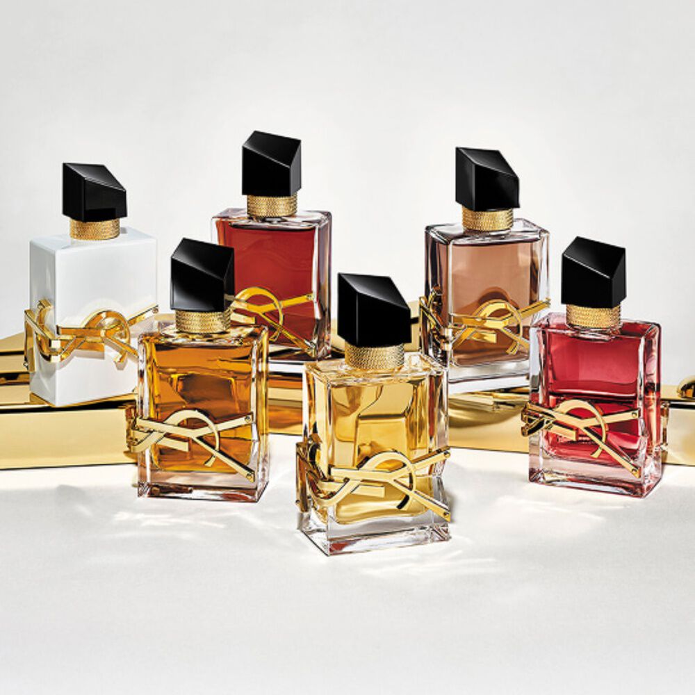 Collectie YSL Libre parfumflesjes in diverse kleuren en afwerkingen.