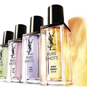 Vier YSL Pure Shots-gezichtsserums.