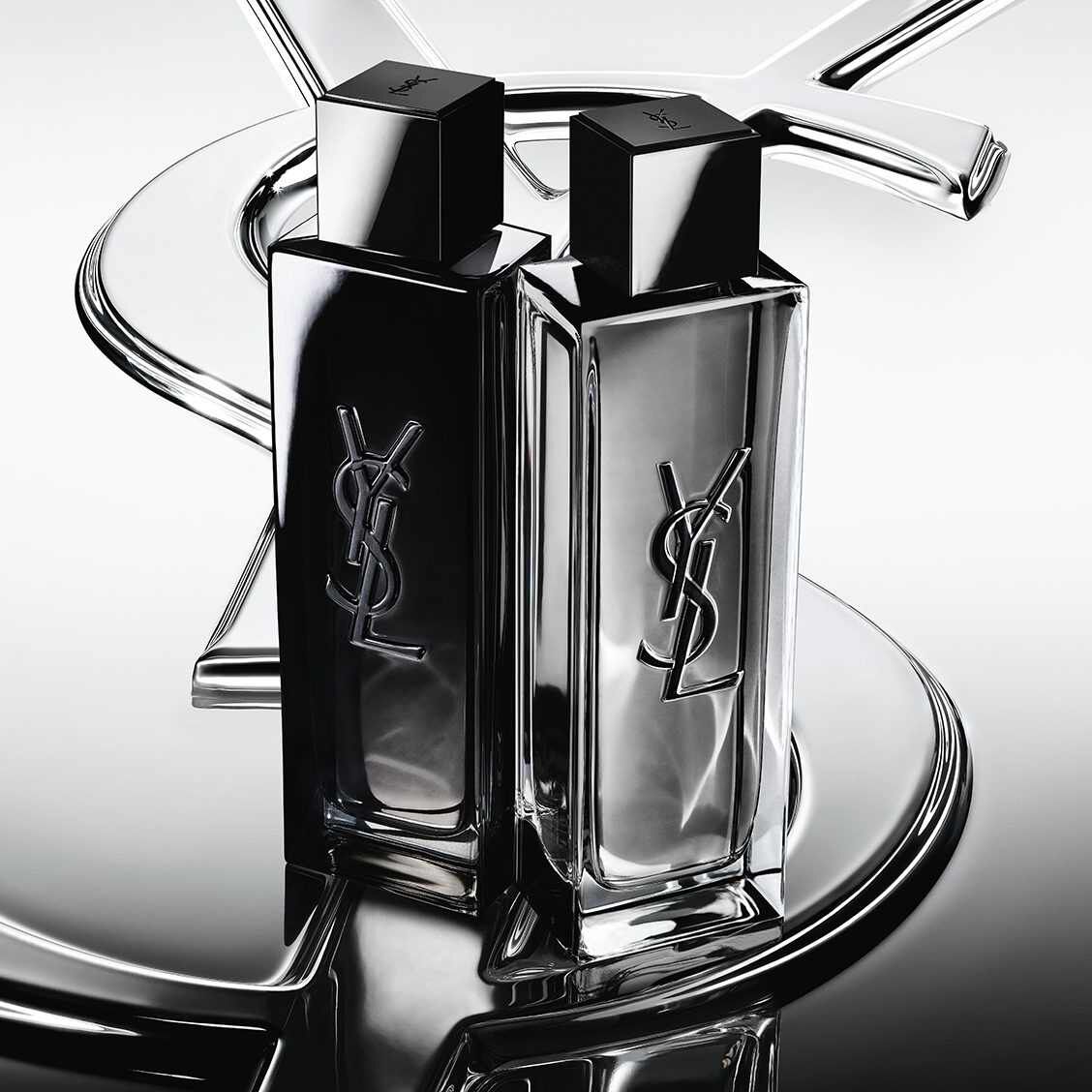 Twee YSL-parfumflacons in zwart en zilver