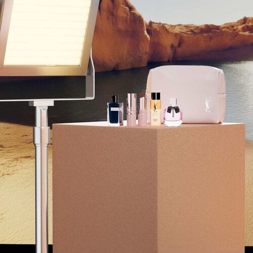 YSL beautyset met miniproducten en toilettas.