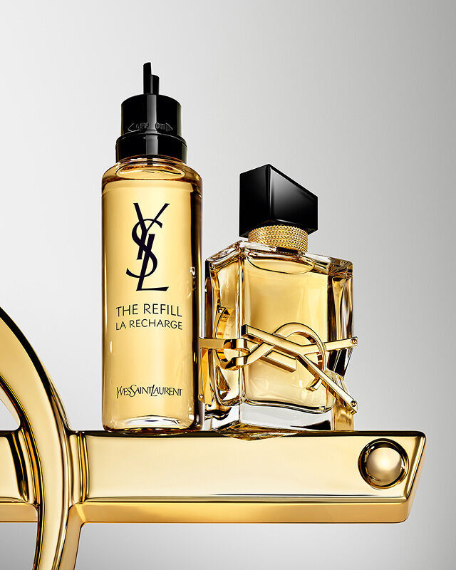 Libre Eau de Parfum-flacon en navulflacon met oversized gouden YSL-logo.