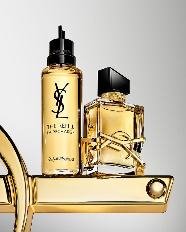 Libre Eau de Parfum-flacon en navulflacon met oversized gouden YSL-logo.