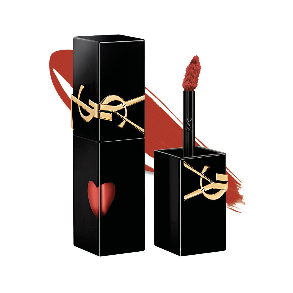 YSL The Inks Vinyl Cream in tint 810, met een zwarte tube met een gouden YSL-logo en een hartvormige uitsparing die de oranje tint onthult.