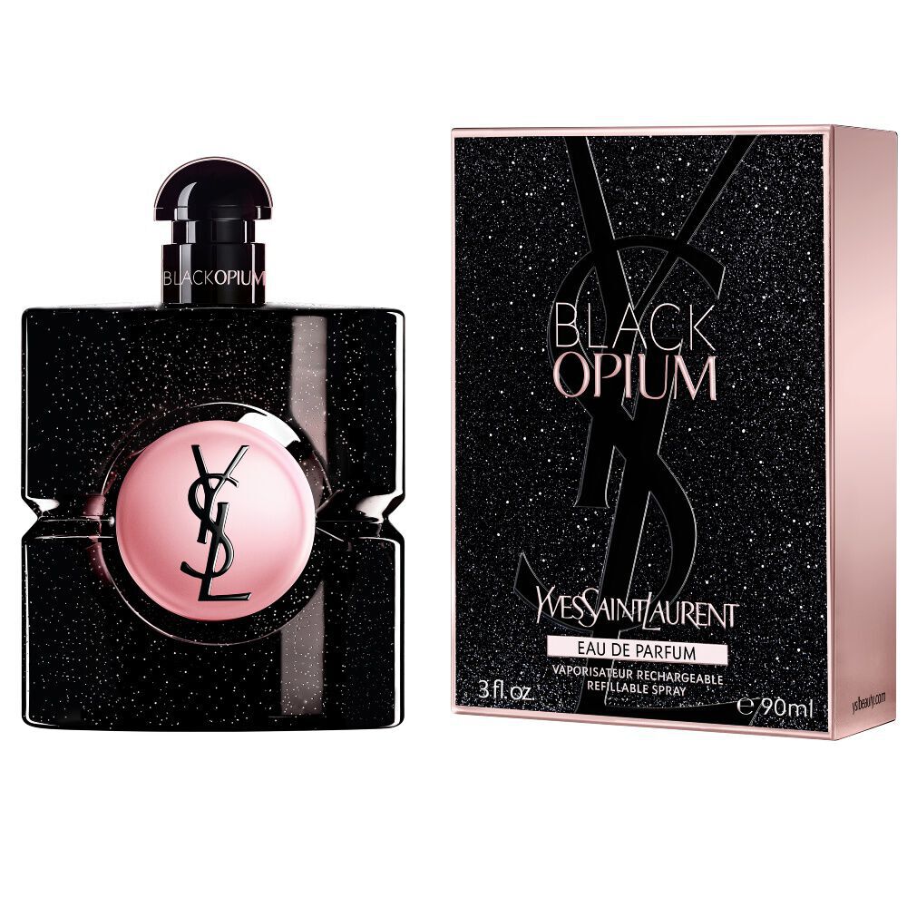Black Opium Eau de Parfum-flacon naast de bijpassende zwarte glinsterende doos met de YSL Cassandre.