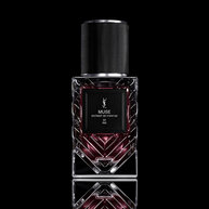 YSL Muse extrait de parfum fles op een zwarte achtergrond met spiegelende reflectie.