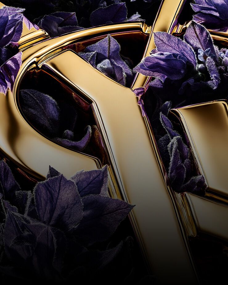 Close-up van de gouden YSL Cassandre en paarse Diva Lavender. 