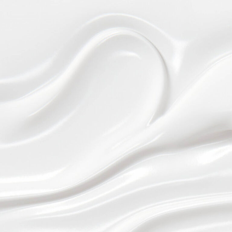 YSL Pure Shots Eye Reboot Cream, een close-up van de gladde, luxueuze witte textuur, waarbij de rijkdom van het product wordt benadrukt.