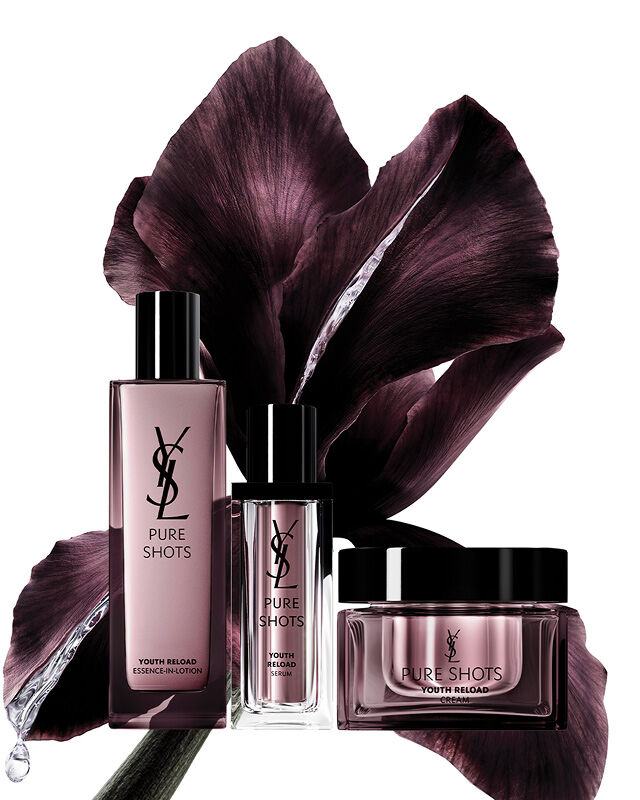 YSL Beauty Pure Shots Youth Reload Essence-in-Lotion, Serum, Cream met iris bloem.